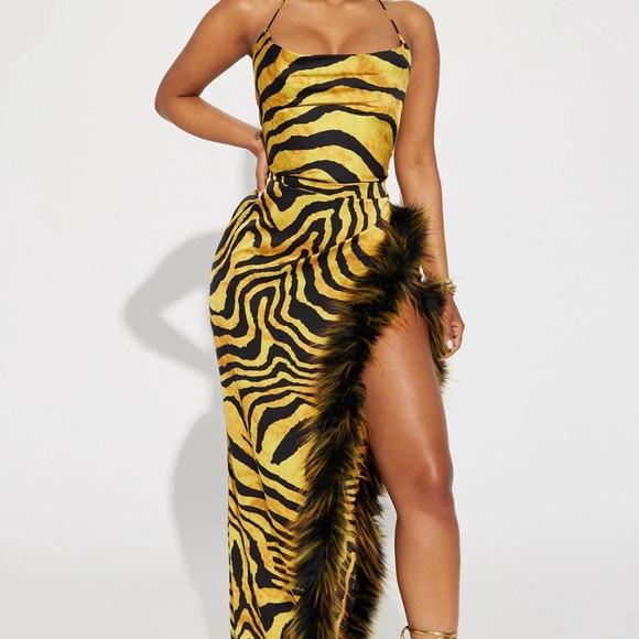 Fashion Nova Fur trim dress - Picture 1 of 8